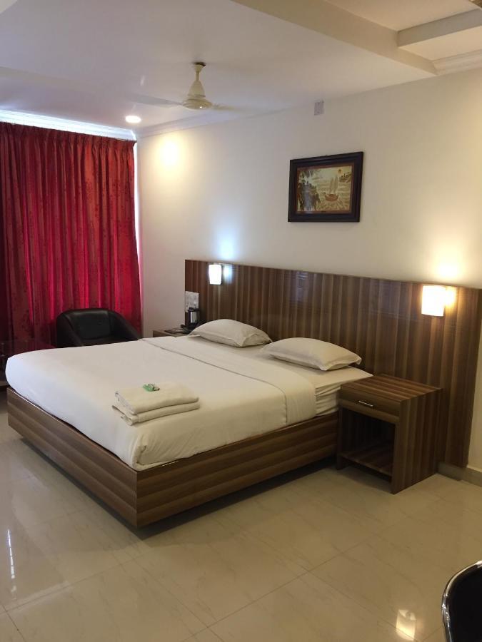 מניפלה Hotel Green Park Suites מראה חיצוני תמונה